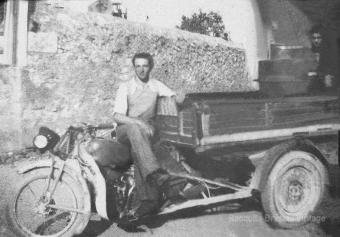 BOVEZZO (BS 1939) Pietro Bonometti con il motocarro e la macchina del gelato