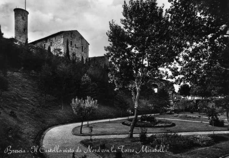 Il Castello visto da nord con la torre Mirabella