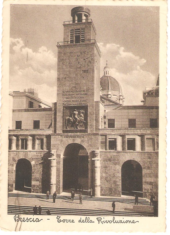 Torre della rivoluzione – Piazza della Vittoria