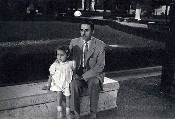 Con mio padre ai giardini di Viale Venezia, 1952