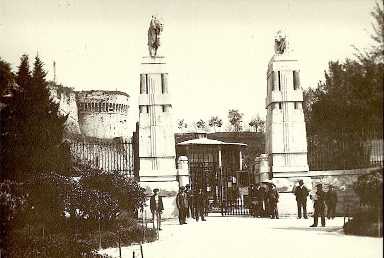 L’ ingresso dello zoo in Castello – 1910