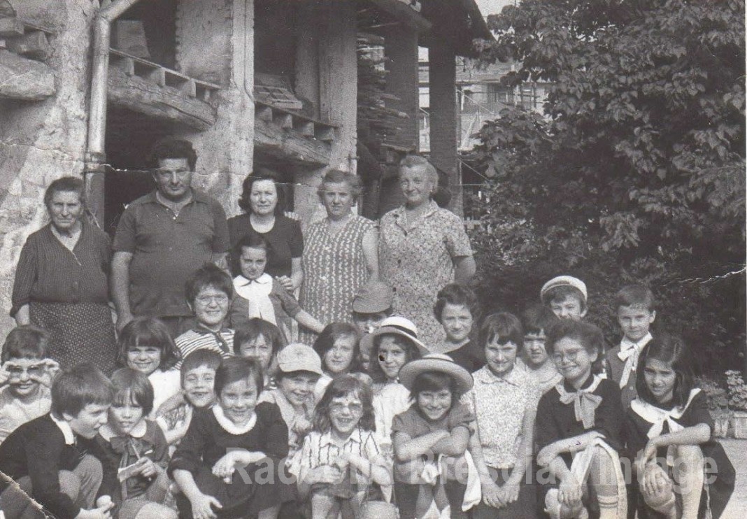In gita con la maestra Maria alla cascina Copeta - 1973