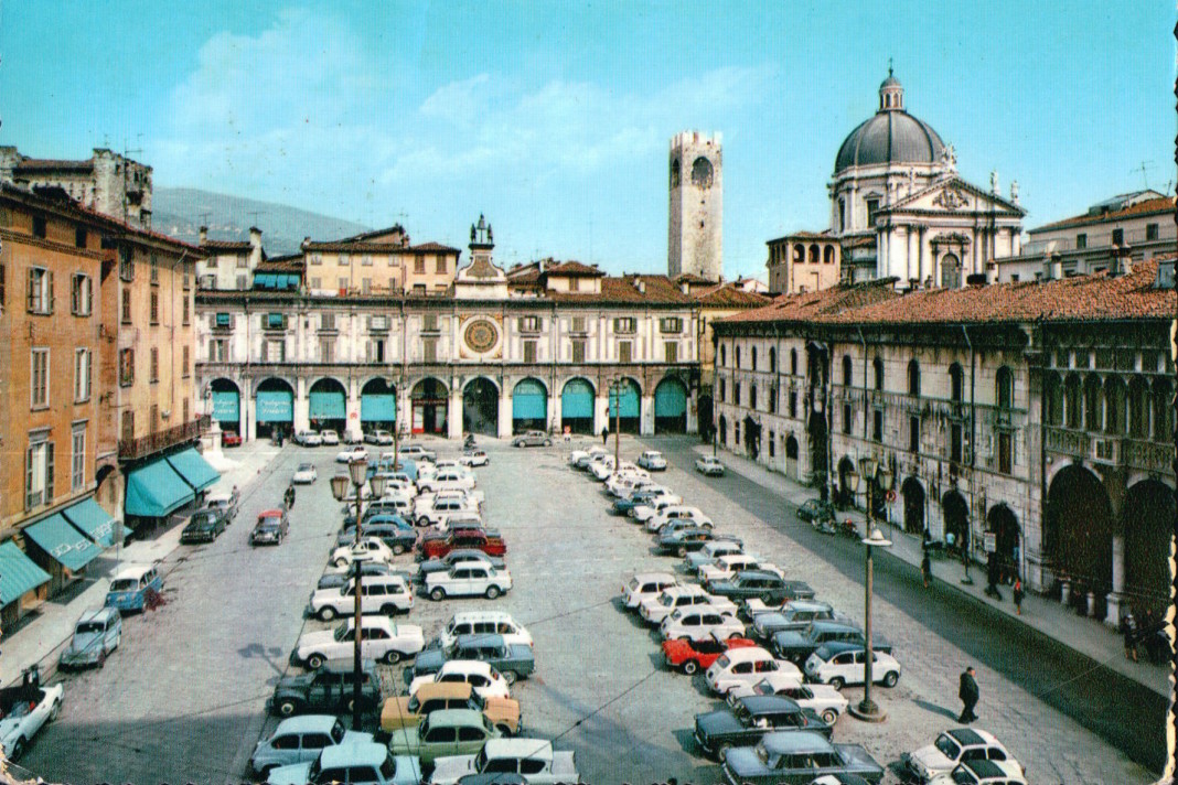 Parcheggio in Piazza Loggia - 1965