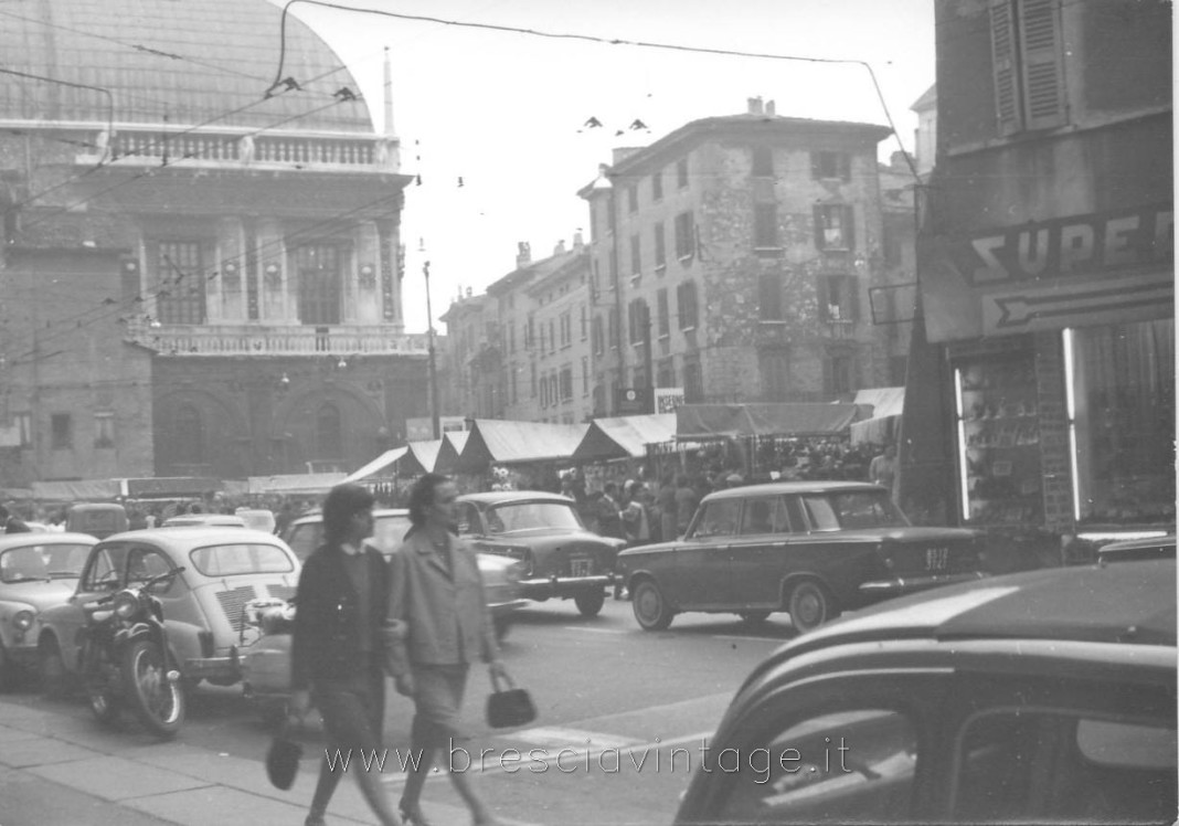 Mercato in Largo Formentone - anni 60