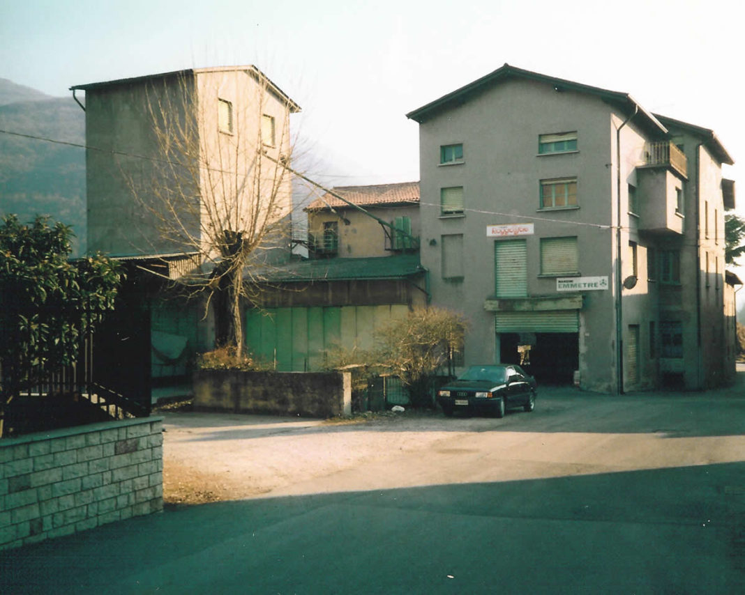 Esterno del vecchio Mulino Gazzaroli a S.Andrea di Concesio - 2002