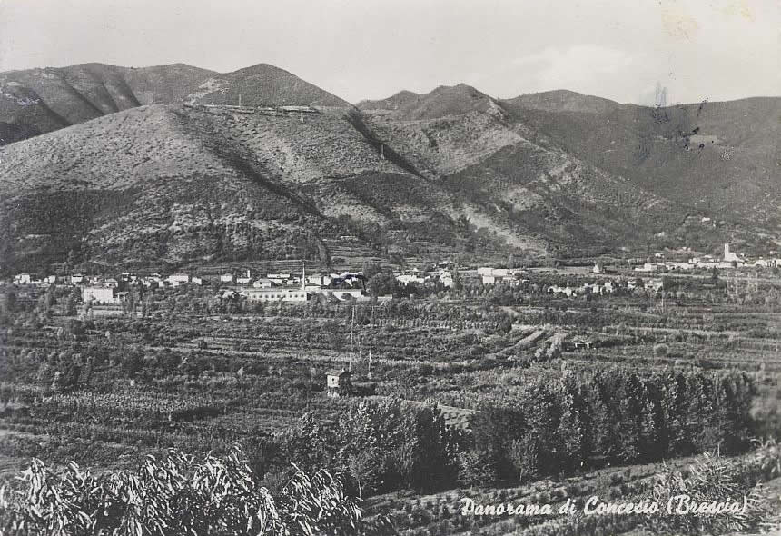 Panorama di Concesio preso dalle colline di S.Vigilio. (cartolina anni '50)