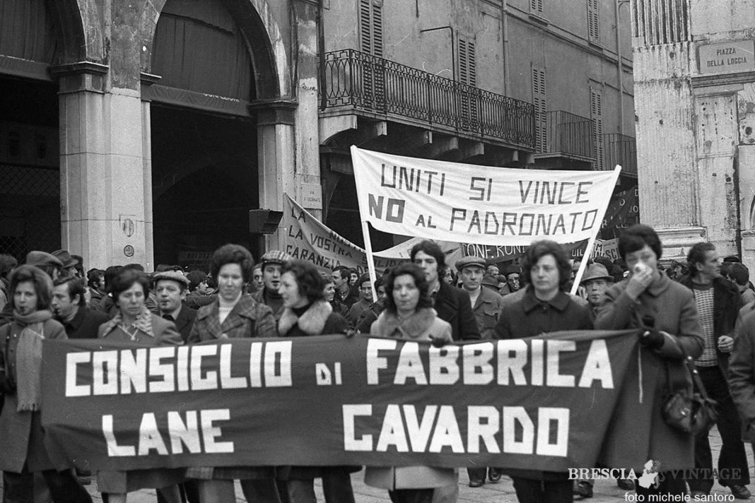 Manifestazione in piazza Loggia 1977