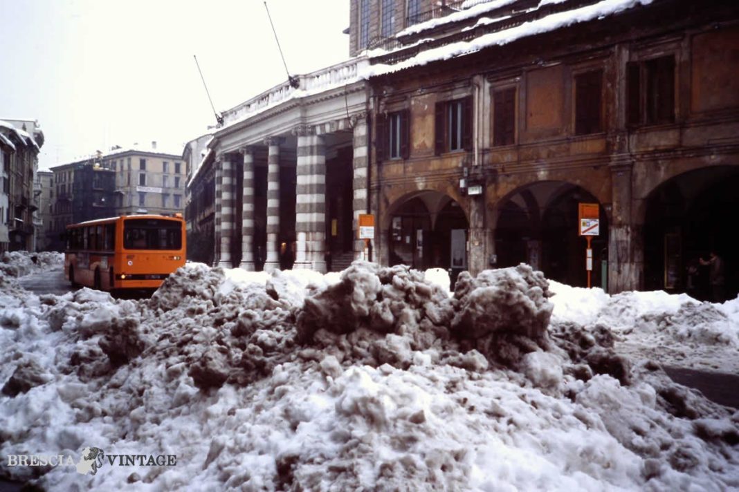 grande nevicata in corso Zanardelli a Brescia