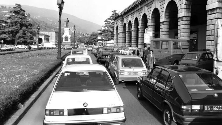 Traffico in piazzale Arnaldo 1981